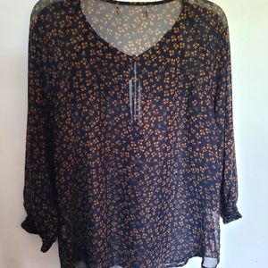 Women's blouse, size M.
